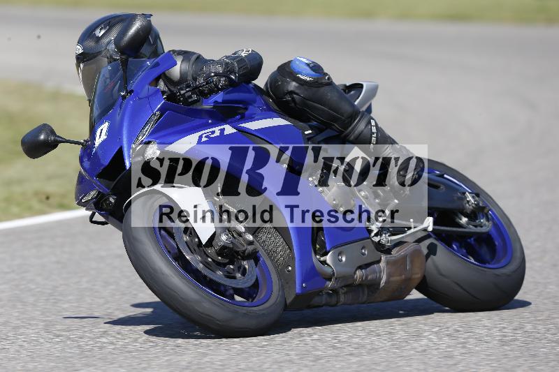 /Archiv-2025/49 26.08.2025 Cornu Master School ADR/blau-bleu/0-5